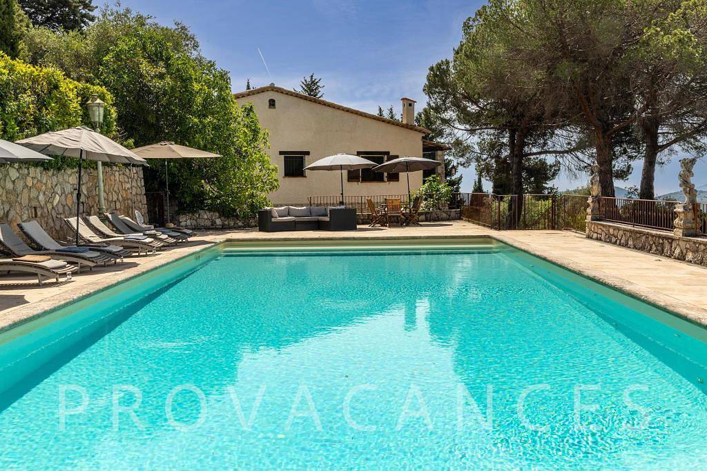 Large holiday home with pool at Cabris - Grasse in Cabris, Region de Cannes
