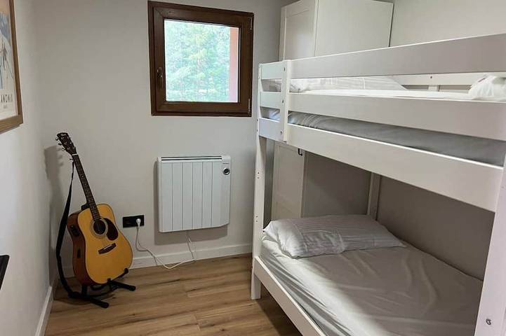 Apartamento entero, Planta Baja 3 hab. con Chimenea, Patio Privado y WiFi in La Molina, Alp
