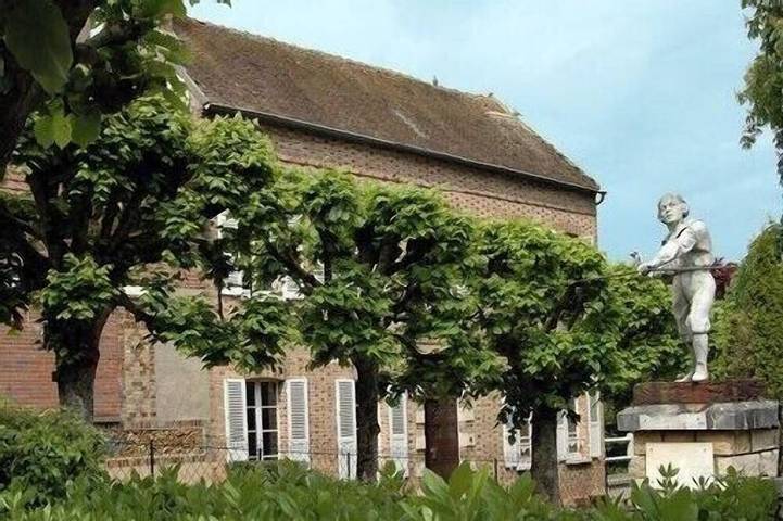 Gîte pour 7 personnes, avec terrasse et jardin à Sergines