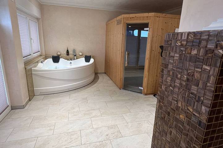 Ferienhaus für 4 Personen, mit Sauna und Whirlpool sowie Garten und Balkon, mit Haustier in Nideggen