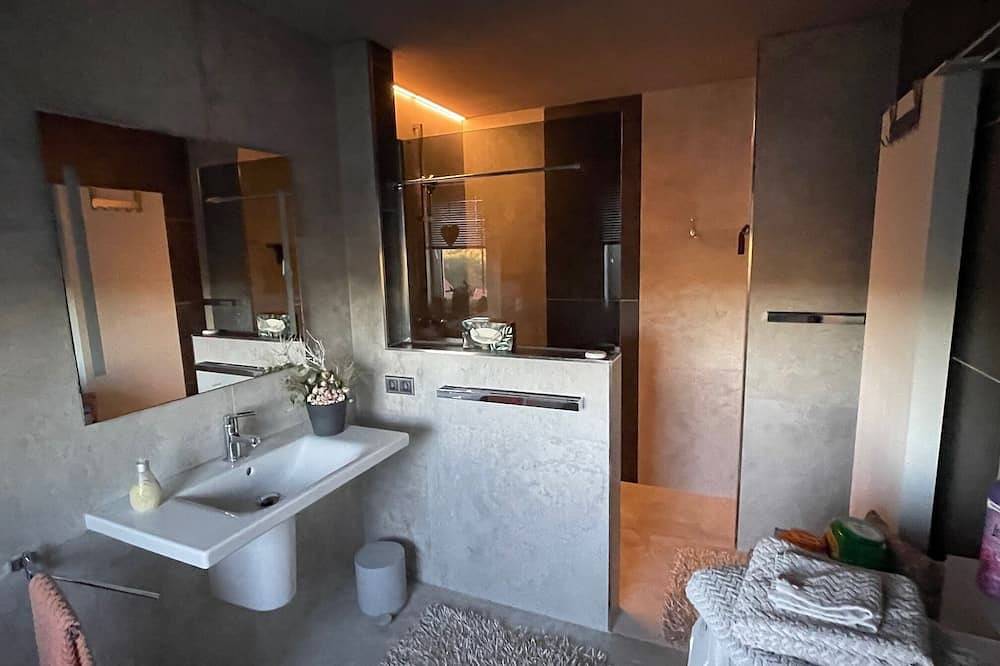 Ganze Wohnung, Ai Gästekarte inkl, Neue,sehr gemütliche Fewo komfortabel 1A Hygienekonzept, in Leinatal, Rennsteig