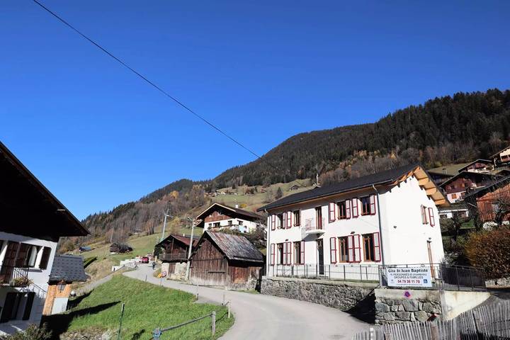 Gîte pour 15 personnes, avec vue et jardin dans Arêches