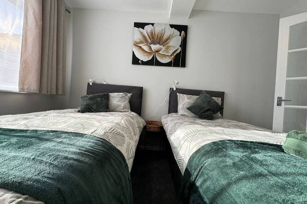 Spacious Contractor Accommodation in Swindon, North Wessex Downs