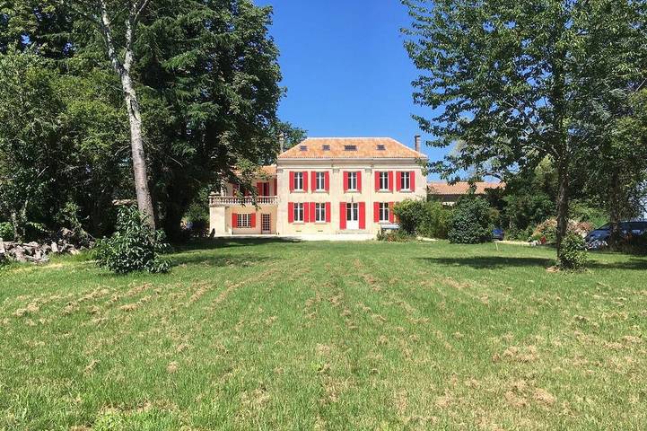 Location de vacances pour 15 personnes, avec Balcon et Jardin à Lorignac