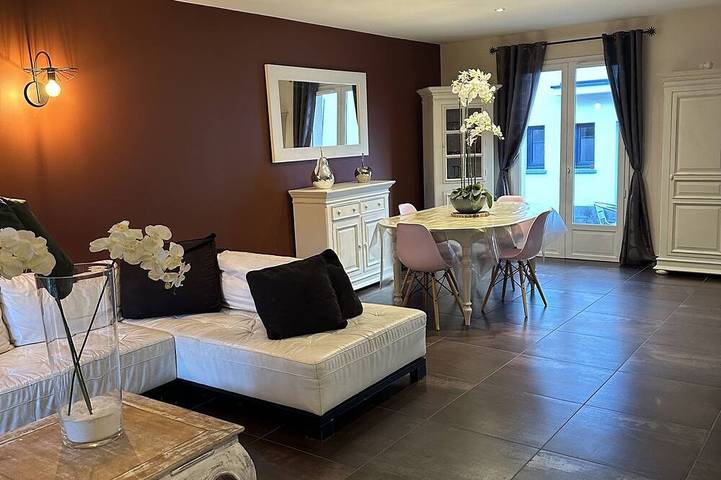 Location de vacances pour 7 personnes à Pusignan