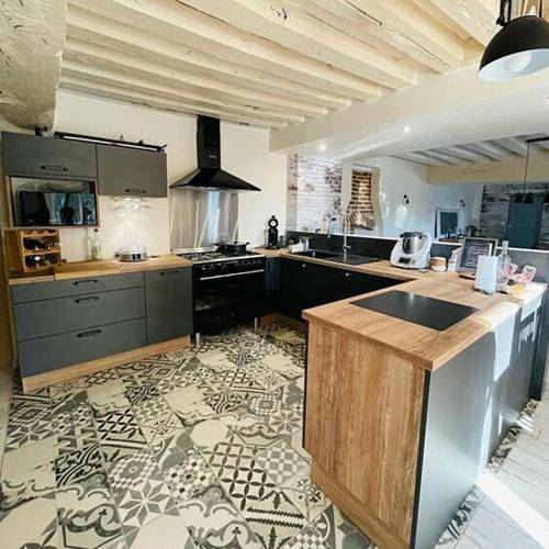 Location de vacances pour 8 personnes, avec terrasse et piscine, animaux acceptés à La Celle-sous-Gouzon - 2