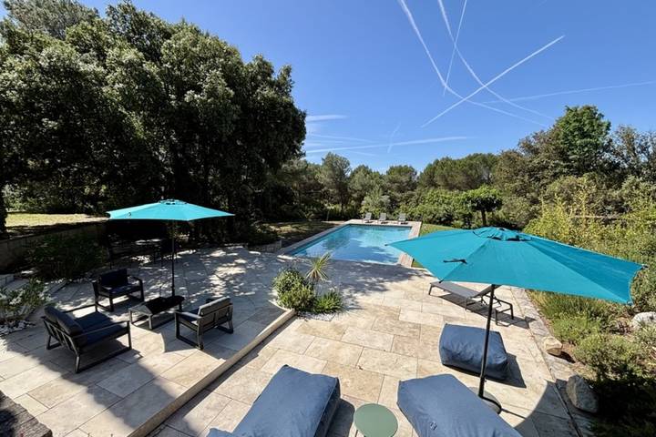 Location de vacances pour 10 personnes, avec terrasse ainsi que piscine et jardin à Lambesc - 2
