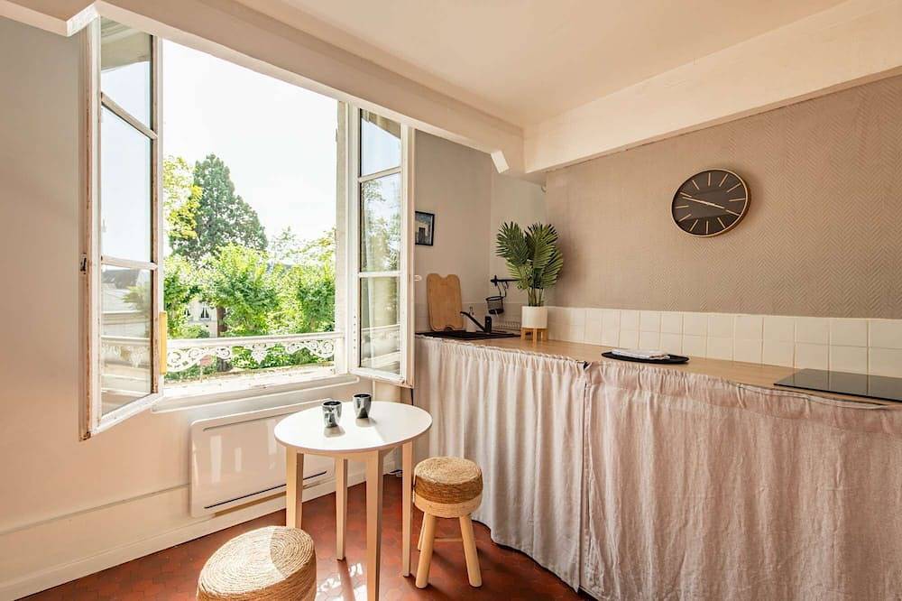 Ganze Wohnung, Charming Apartment in the Heart of Versailles in Versailles, Yvelines
