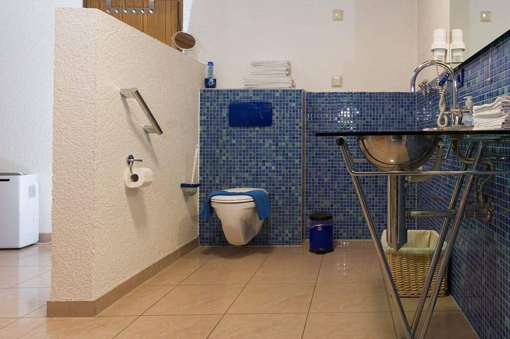 Entire apartment, Vacation apartment in Haus Charlotte - vacation apartment/1 bedroom/shower, Wc in Wiebelskirchen, Neunkirchen