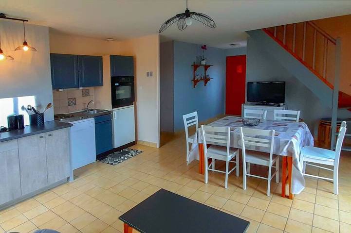 Gîte pour 8 personnes, avec jardin à Anzême