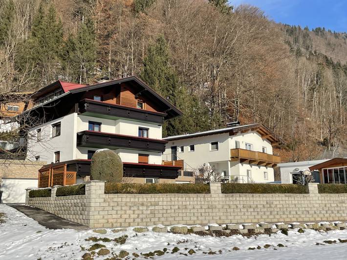 Ferienwohnung für 6 Personen, mit Balkon und Terrasse sowie Garten und Ausblick