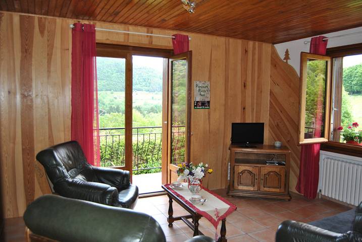 Gîte pour 8 personnes, avec terrasse et jardin à Chalmazel - 3