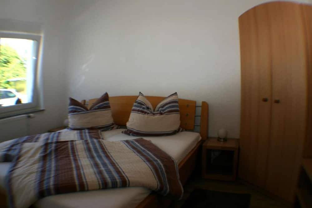 Ganze Wohnung, Helle Ferienwohnung in Mehren mit Eigenem Garten in Mehren, Vulkaneifel
