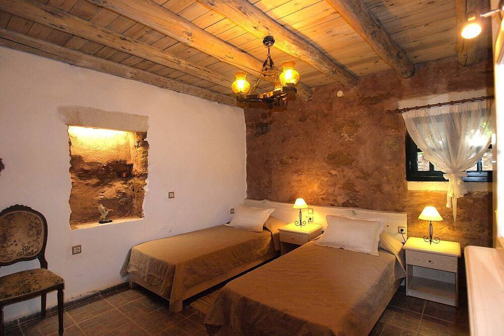 ★ Luxurious stone villa, totally private pool, peaceful, near sea, Wifi, parking in Maleme, Chania und Umgebung