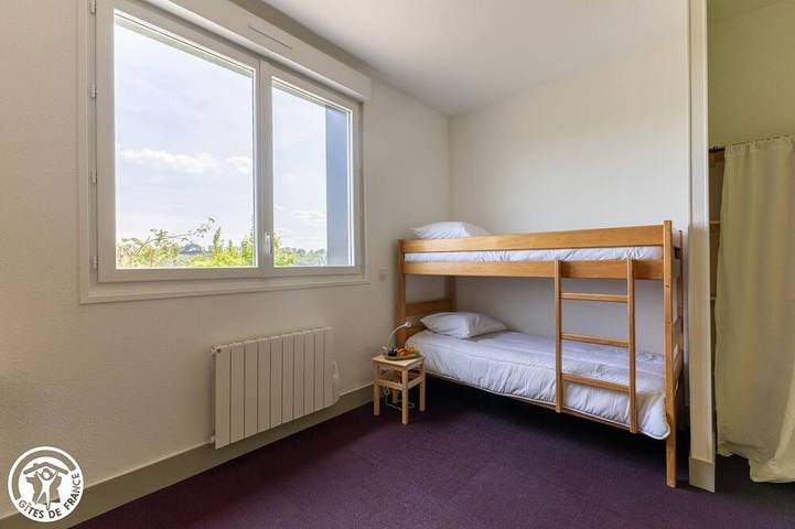 Gîte pour 19 personnes, avec jardin à La Tour-d'Auvergne - 4