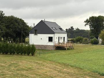Gîte pour 8 personnes, avec jardin et terrasse à Crédin