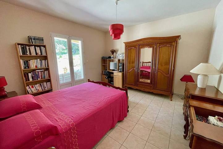 Villa auf den Höhen von Nîmes in vollem Buschland in Nîmes, Nimes und Umgebung
