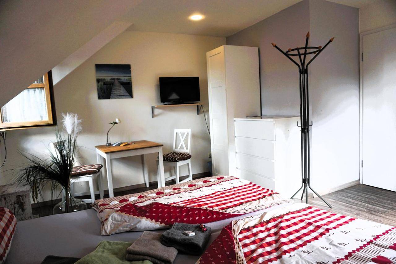 Double Room with Shower in Strandbad Meersburg, Meersburg