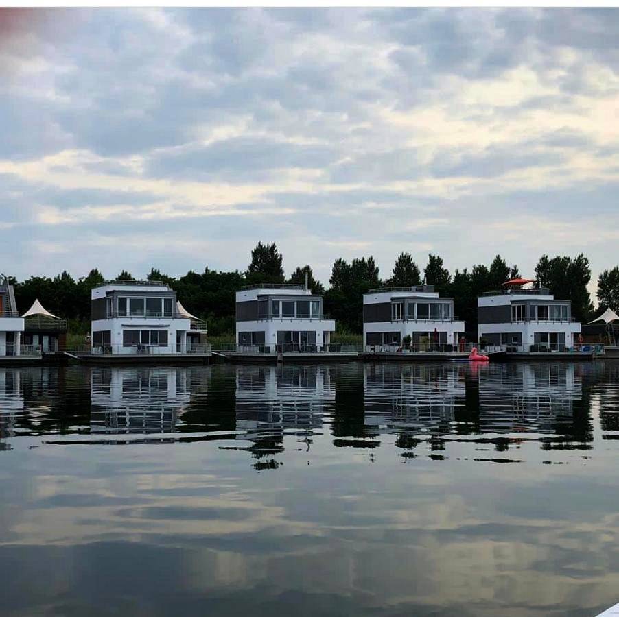 Hausboot Elandi in Niemegk, Bitterfeld-Wolfen