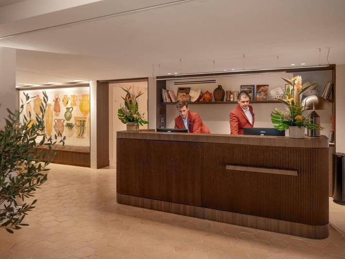 Hôtel pour 4 personnes, avec terrasse dans Office De Tourisme D Aix En Provence - 4