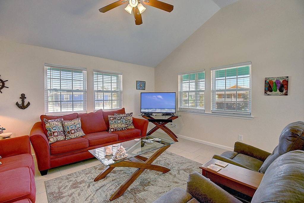 Fantastisches Haus mit einem Gemeinschaftspool mitten im Herzen von Port Aransas! in Port Aransas, Mustang Island