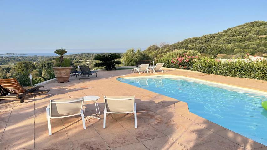 Gîte pour 4 personnes, avec Terrasse et Jardin ainsi que Piscine et Vue