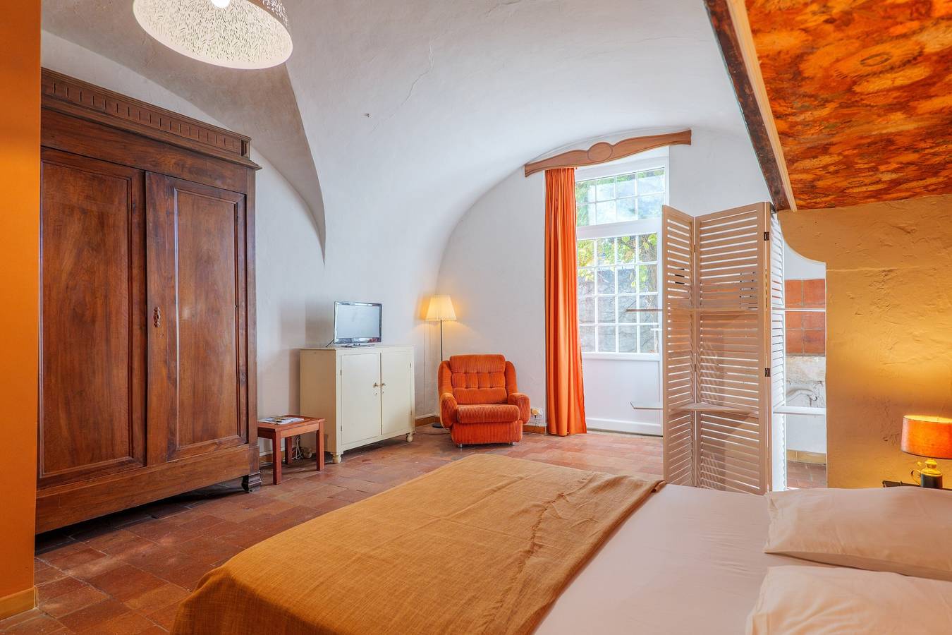 Appartement « Gîte Vincent » avec vue montagne, piscine privée et Wi-Fi in Vallon-Pont-d'Arc, Gorges de l’Ardèche