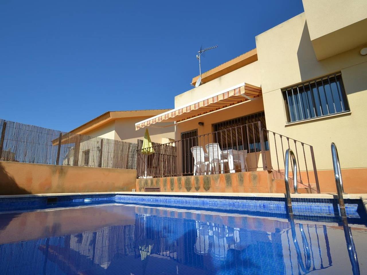 Casa Valencia avec la piscine privée por 6 personnes ( sans appartement) in Riumar, Delta de l'Ebre