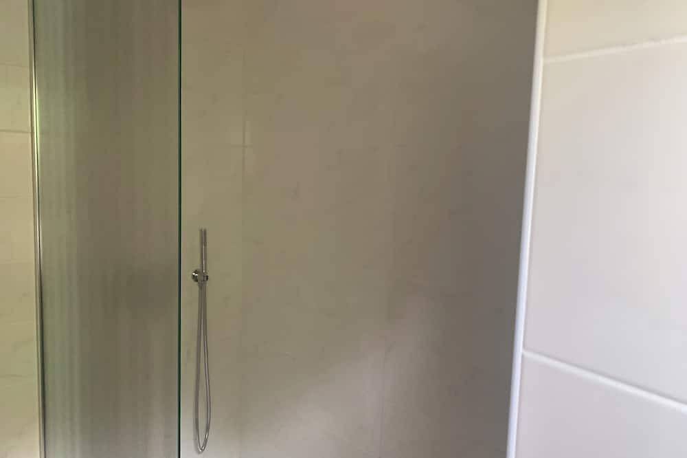 Appartamento intero, Appartamento soleggiato con vista lago mozzafiato in Vignone (Dumenza), Agra