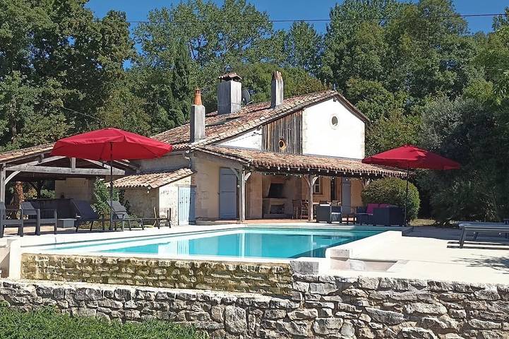 Location de vacances pour 8 personnes, avec jardin et terrasse, animaux acceptés à Mussidan