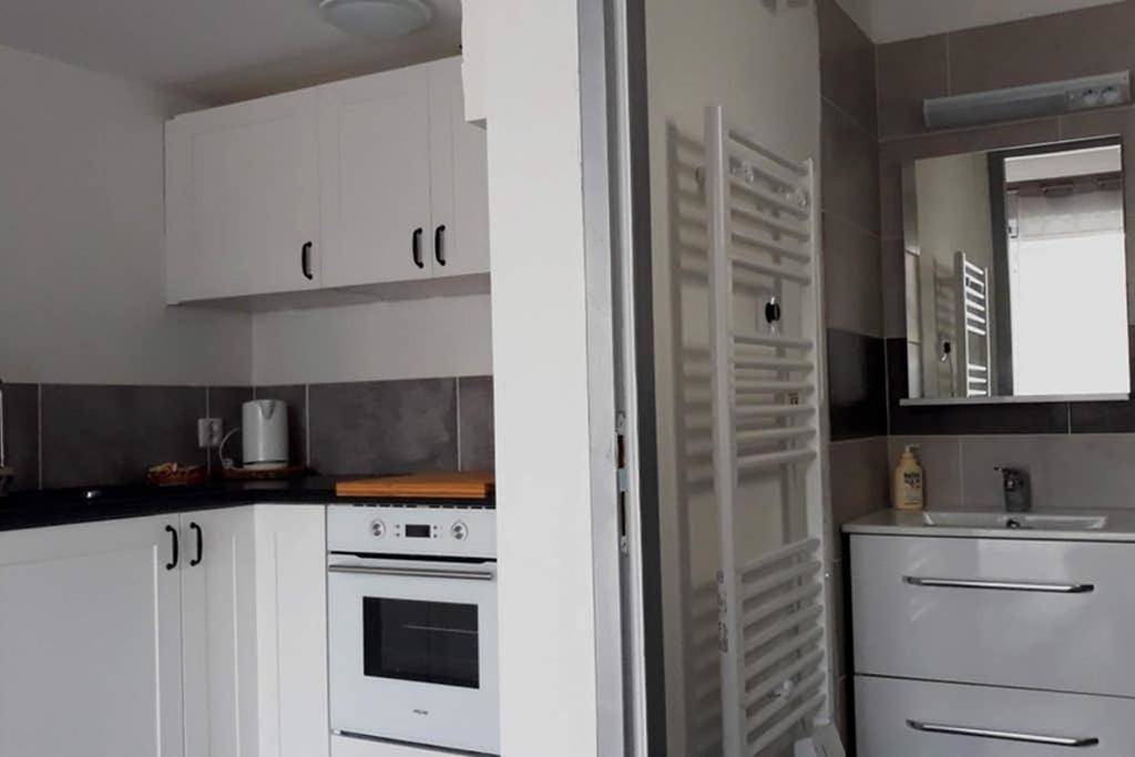 Appartement entier, One-Bedroom Apartment in Saint-Aunès, Côte méditerranéenne (France)