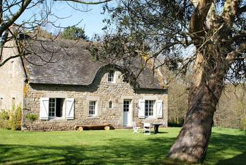 Gîte pour 6 personnes, avec jardin à Locoal-Mendon