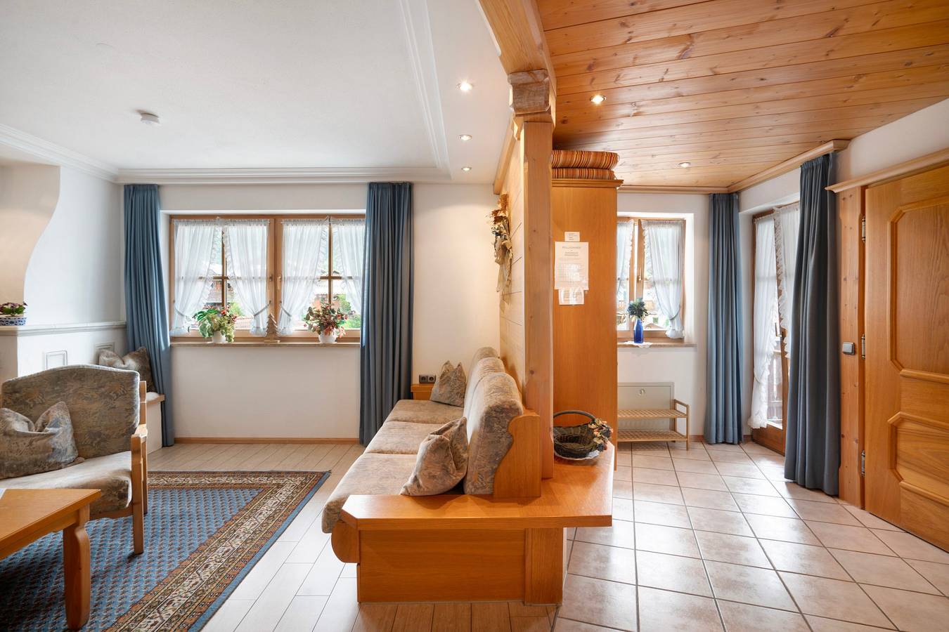 Ganze Wohnung, Ferienwohnung 'Bergdistel Nr 8' mit Bergblick, Gemeinschaftsgarten und Wlan in Mittenwald, Bayerische Alpen
