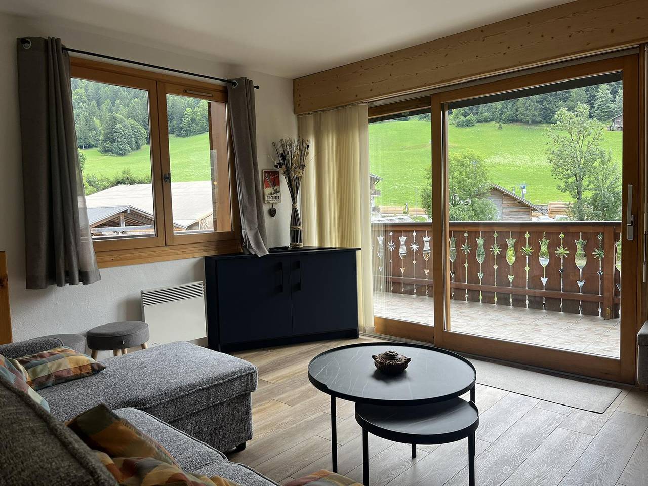 Appartement entier, 3*, 6 pers, 2 chambres, pistes 350 m, vue montagne in La Clusaz, Région d'Annecy