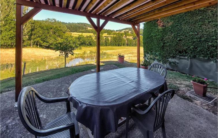Location de vacances pour 7 personnes, avec jardin à Boffres - 2