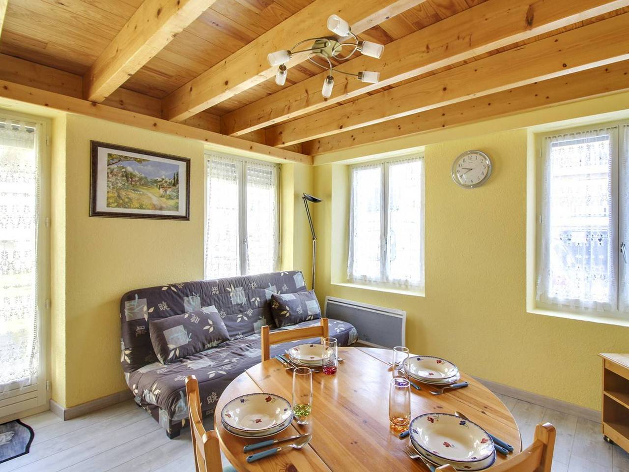 Entire apartment, Cozy Duplex Studio with Shared Outdoor Space in Central Cauterets, Near Ski Lifts in Cauterets, Pyrenees National Park