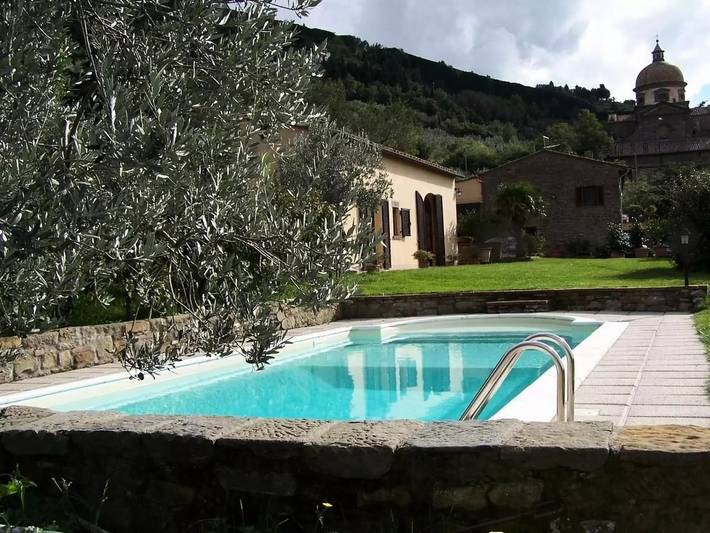 Villa per 5 persone, con terrazza e piscina a Cortona