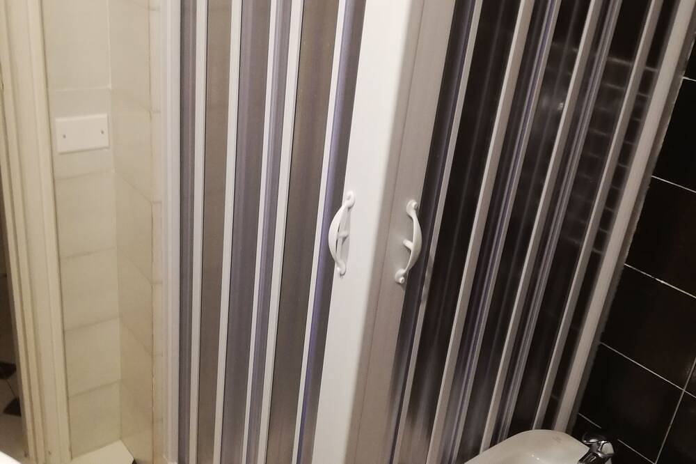 Entire apartment, Apartment 100 meters from the sea. Ideal place for family relaxation. in Santa Marinella, Rome Province