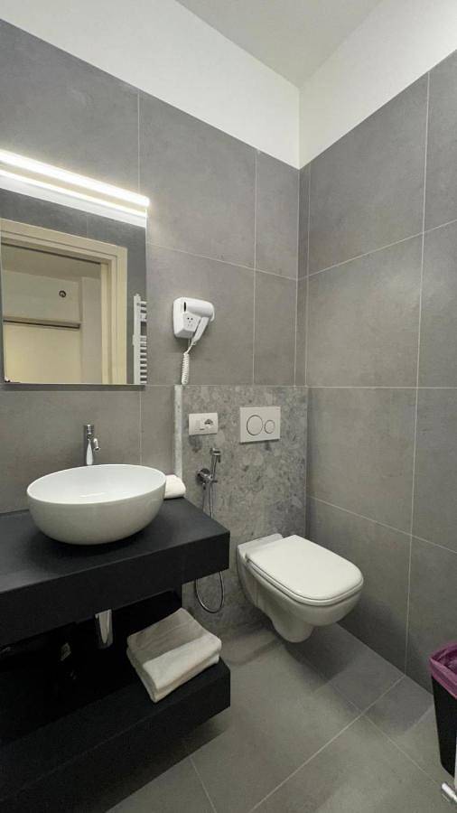 Be Bright Galleria Pellicciai in Centro Storico di Verona, Verona