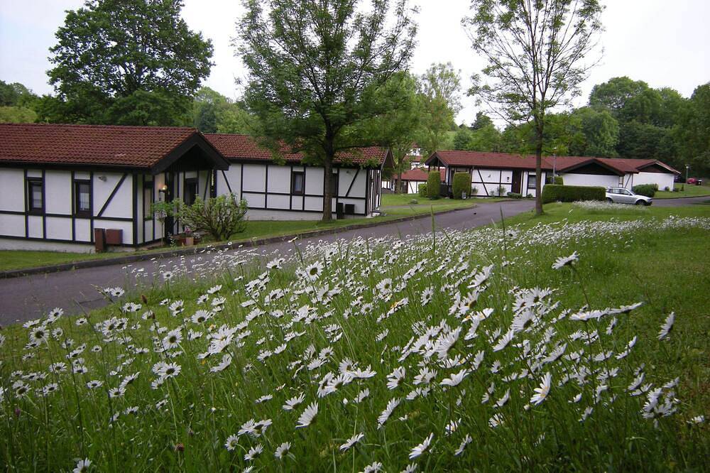 Bungalow 23 für 4 bis 6 Personen in der Ferienanlage \nrhön Residence. in Dipperz, Rhön-Hessen