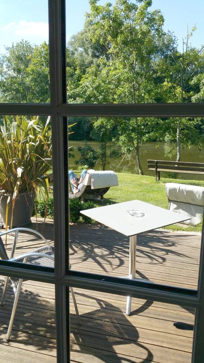 Hôtel pour 2 personnes, avec Terrasse ainsi que Jardin et Vue à Velluire