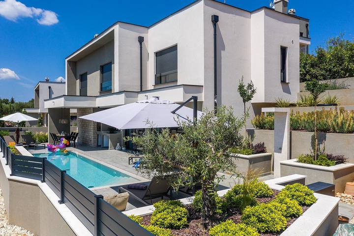 Villa für 7 Personen, mit Garten und Pool - 1