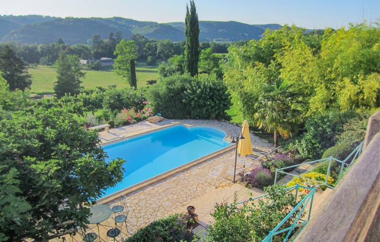 Location de vacances pour 6 personnes, avec piscine ainsi que terrasse et jardin à Marnac - 3