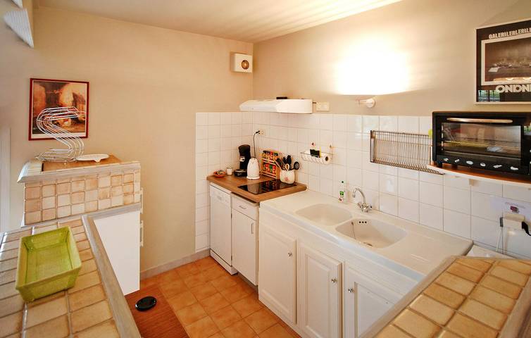 Appartement confortable avec piscine et parking, à 2,5 km de Rasteau in Roaix, Vaucluse