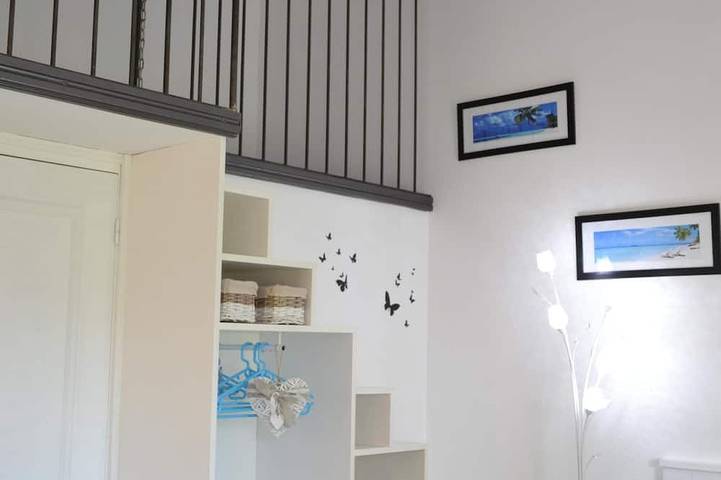 Gîte pour 2 personnes, avec jardin ainsi que terrasse et piscine à Marans - 3