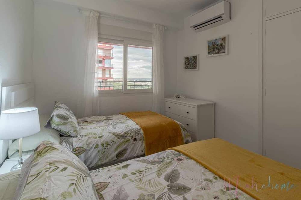 Apartamento entero, Tres dormitorios ,vistas al mar , junto a la playa in Playa de Punta Umbría, Punta Umbría