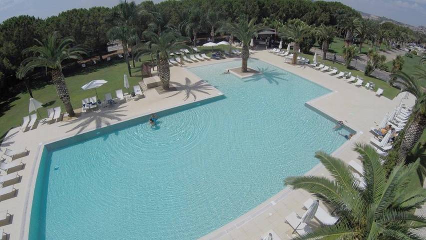 Hôtel pour 3 personnes, avec jacuzzi et piscine ainsi que jardin et sauna, animaux acceptés