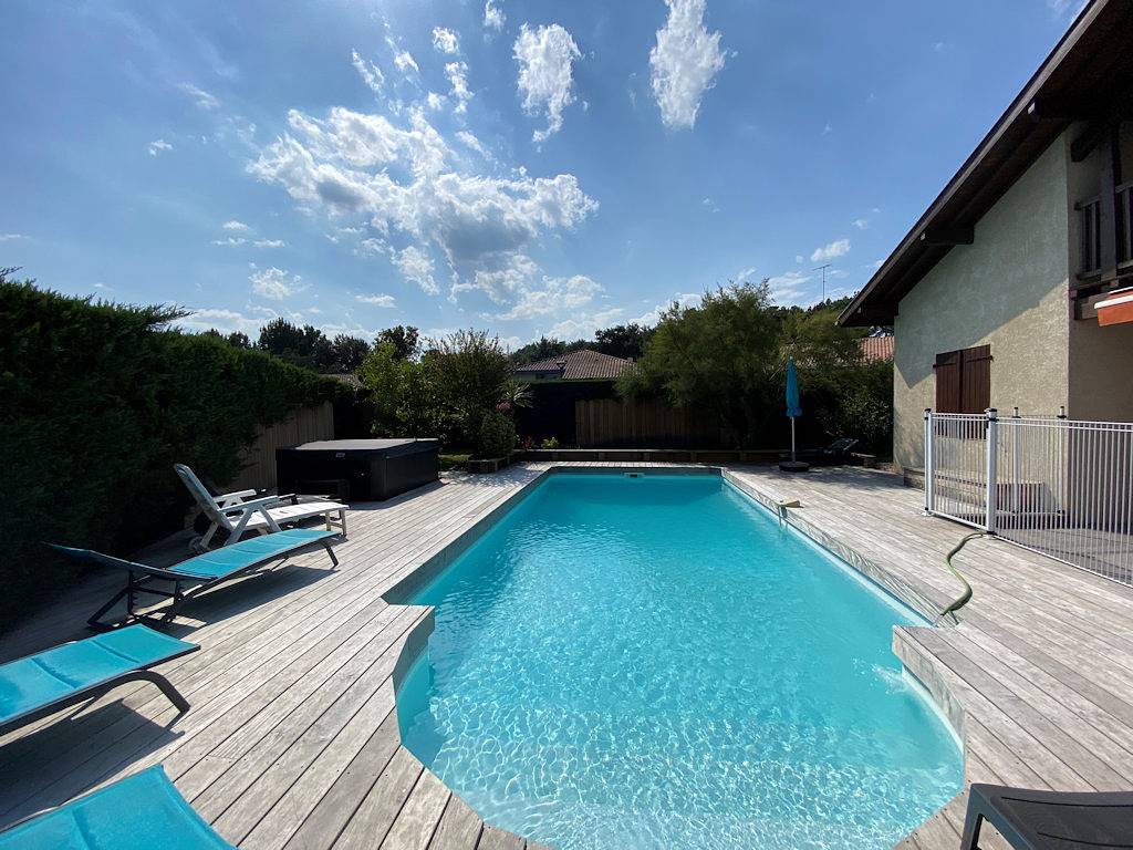 Maison spacieuse avec piscine, spa in Capbreton, Côte d’Argent