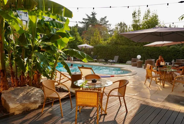 Hotel para 3 personas, con piscina y jardín - 1