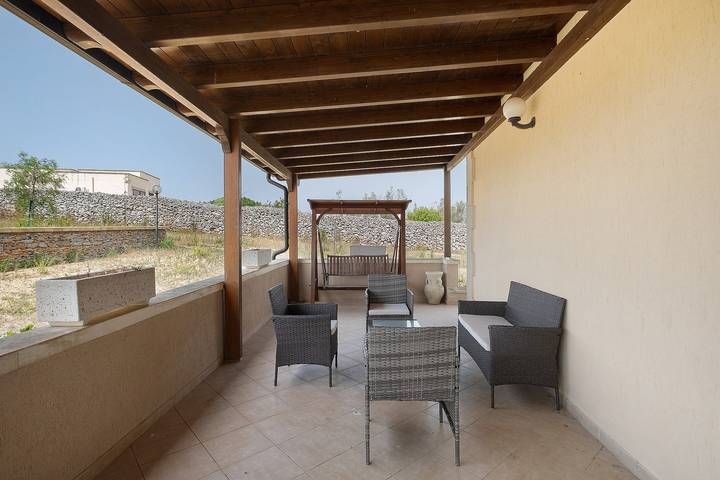 Villa 'Adg House' with Shared Terrace, Wi-Fi and Air Conditioning